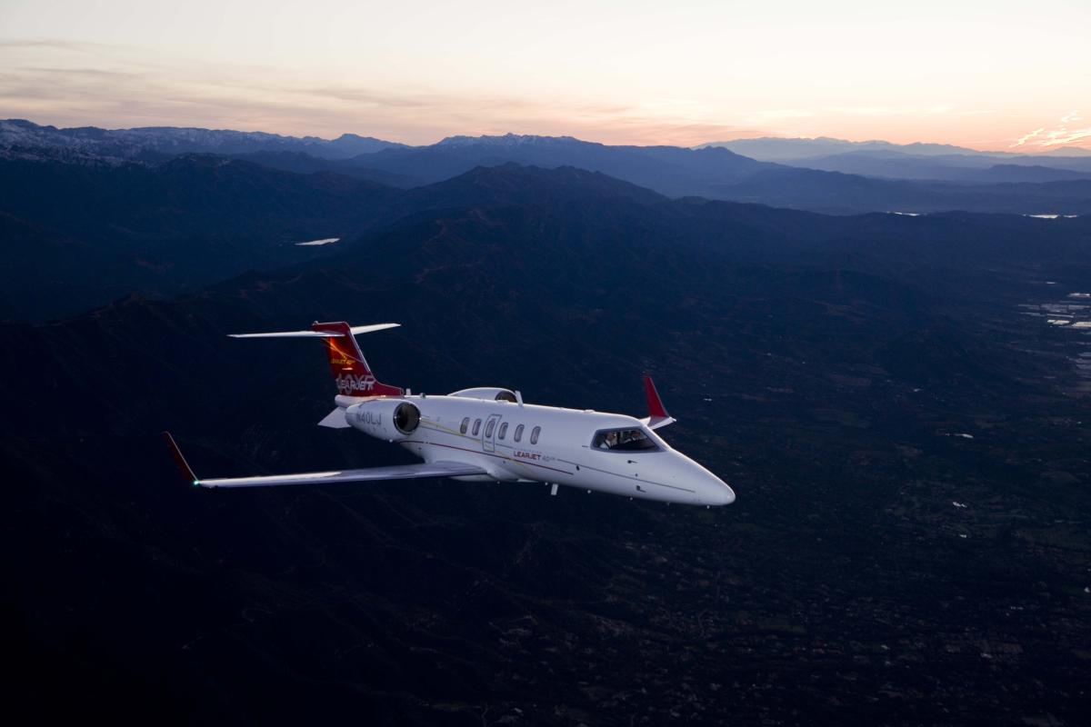 Learjet 40 cabin interior for Philadelphia charter